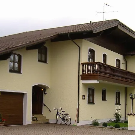 Appartementhaus Moser شقة *